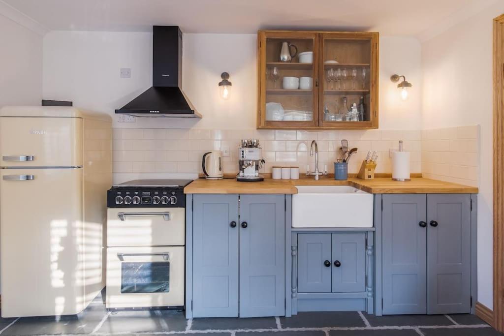 Bijou Coastal Apartment In Polperro With Hot Tub Onsite Parking Downhill Walk To Village Εξωτερικό φωτογραφία